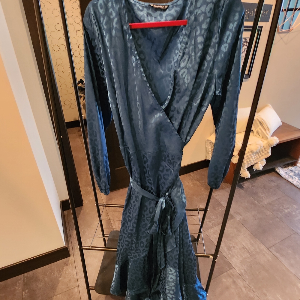 Navy Wrap Dress w/ Ruffle Hi‑Low Skirt | Plus 16 - Picture 3 of 8